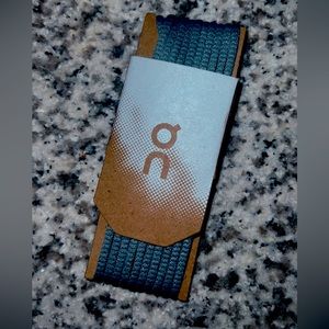 On cloud extra laces!